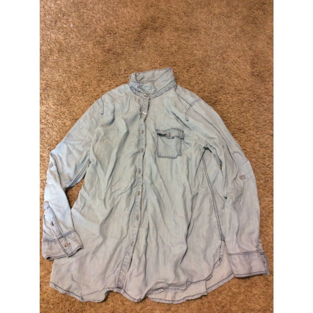 A Pea in the Pod Maternity Light Denium Button Top Size Large
